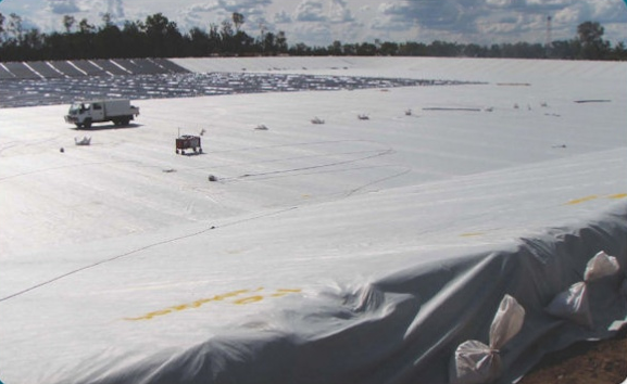 Geotextile and Smooth HDPE Liner System